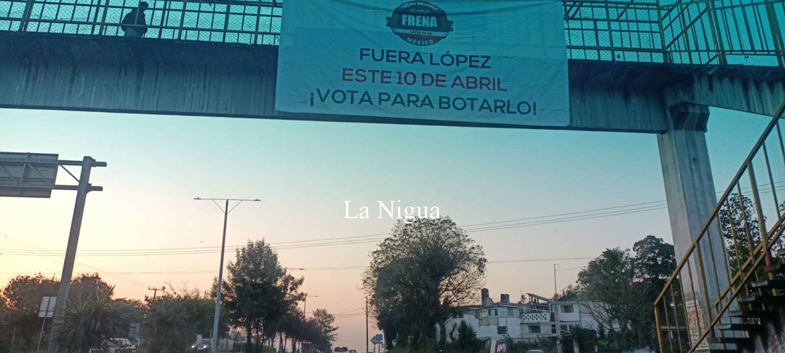 FRENA coloca mantas para pedir a ciudadanos que vote a favor de la revocación de mandato 10 img 20220404 wa00568237186254504636133
