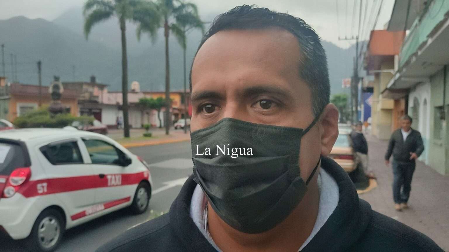 Se unen taxistas para apoyar la fiesta democrática.