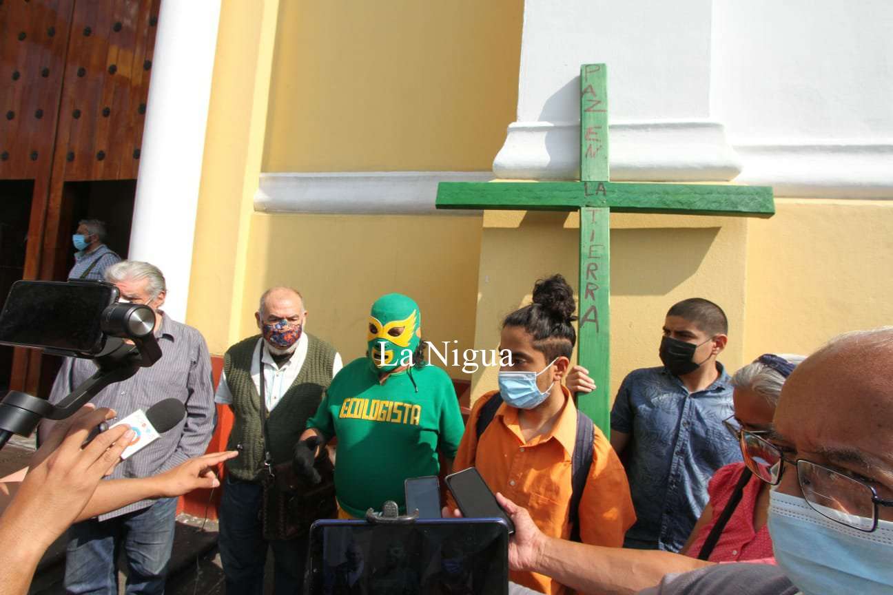 Luchador Universal realiza su viacrucis 37 para pelear por el medio ambiente 2 img 20220411 wa00535208417710974426530