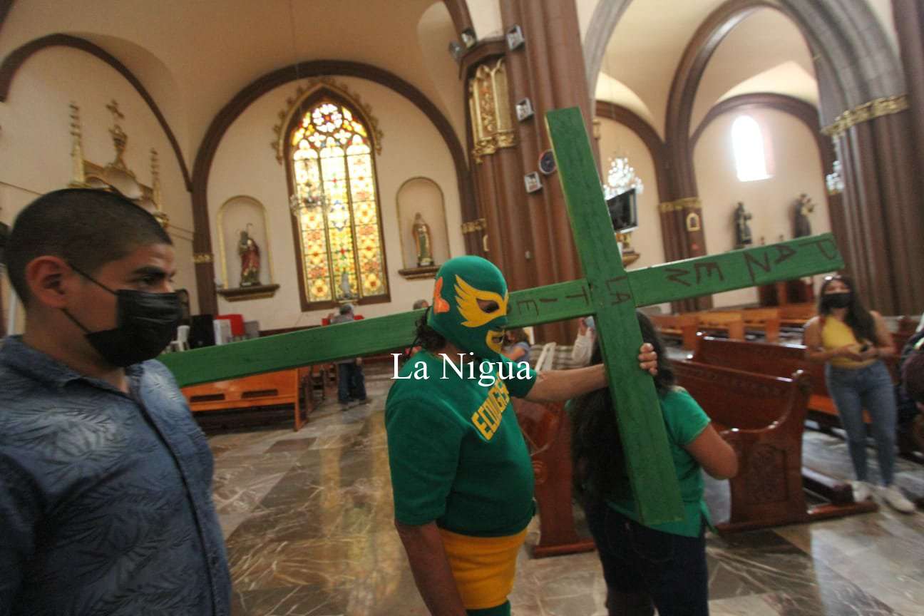 Luchador Universal realiza su viacrucis 37 para pelear por el medio ambiente 4 img 20220411 wa00547474034109879466381
