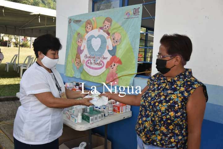 DIF Córdoba realiza brigada "Atendiendo con Amor a la Familia" para población vulnerable 9 img 20220412 wa00525443389392987713766