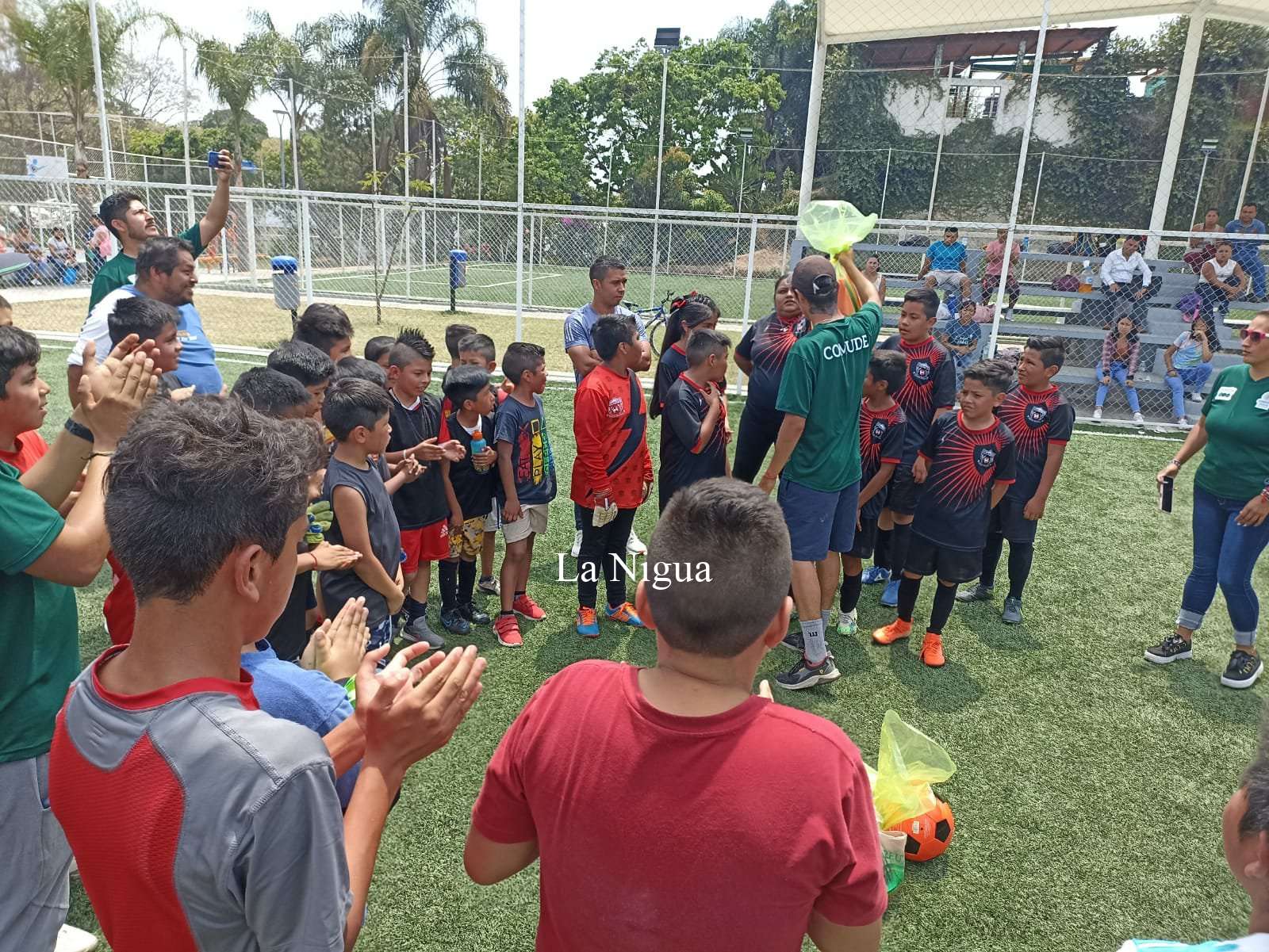 Participan jóvenes en torneo de fútbol sala de Semana Santa 3 img 20220413 wa00483885588744764940185