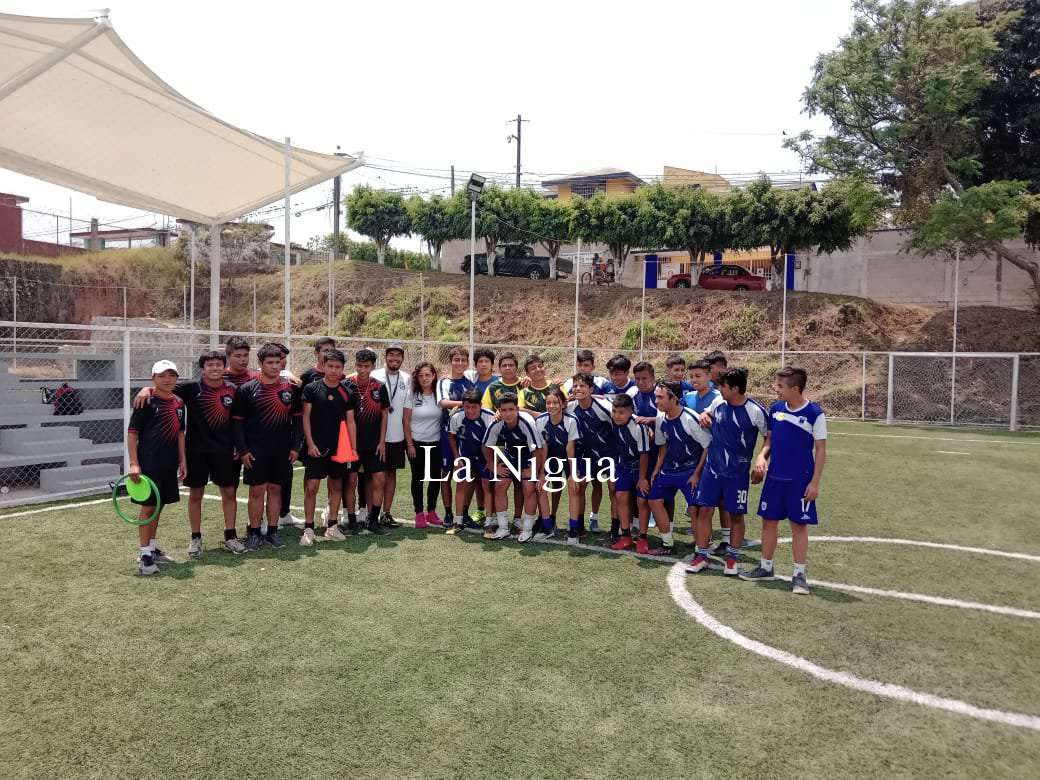 Participan jóvenes en torneo de fútbol sala de Semana Santa 1 img 20220413 wa00493008697595789881564