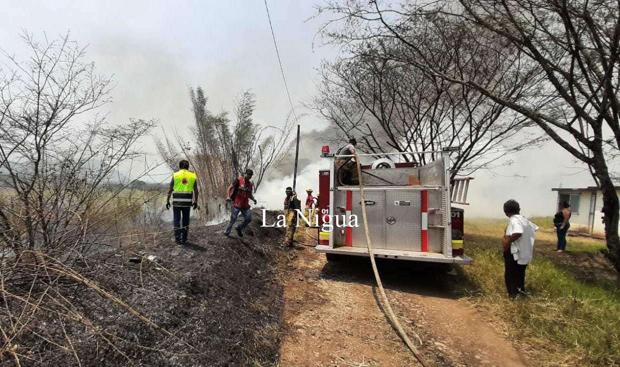Sofoca PC incendio de pastizal en colonia San José 3 img 20220414 wa0043303899151264341431