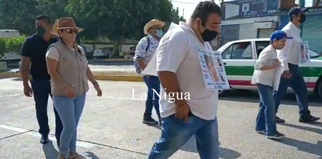 Marcha colectivo Familiares Enlaces Xalapa por Hugo Murrieta Sánchez 1 img 20220416 wa00073582084859391225677