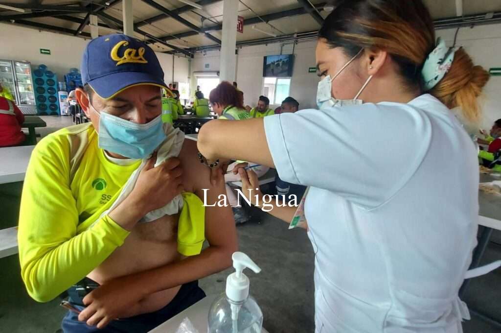 Invita IMSS Veracruz Sur a campaña intensiva de vacunación contra COVID-19