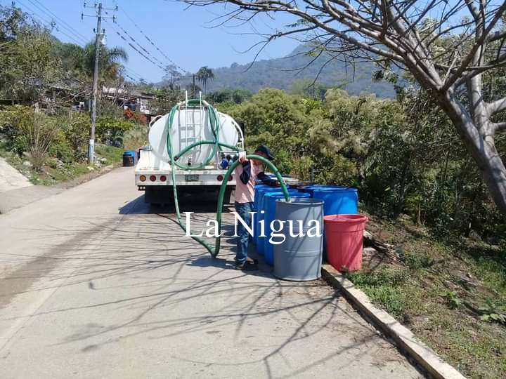 DIF continúa apoyando en la distribución de agua a comunidades de Córdoba 3 img 20220419 wa00057760928740318166392