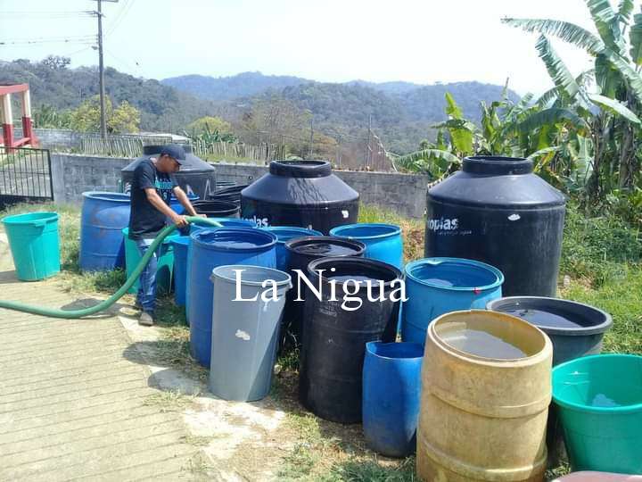 DIF continúa apoyando en la distribución de agua a comunidades de Córdoba 2 img 20220419 wa00068015082505133462460
