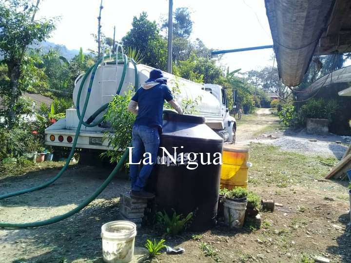 DIF continúa apoyando en la distribución de agua a comunidades de Córdoba 1 img 20220419 wa00072622859012809605446