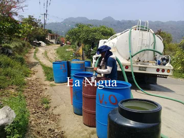 DIF continúa apoyando en la distribución de agua a comunidades de Córdoba 4 img 20220419 wa00096567606247331962382