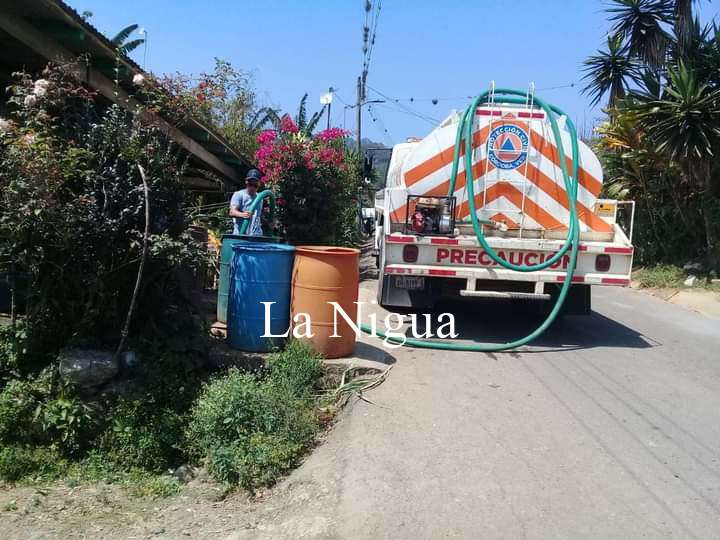 DIF continúa apoyando en la distribución de agua a comunidades de Córdoba 6 img 20220419 wa00114059722959709328976