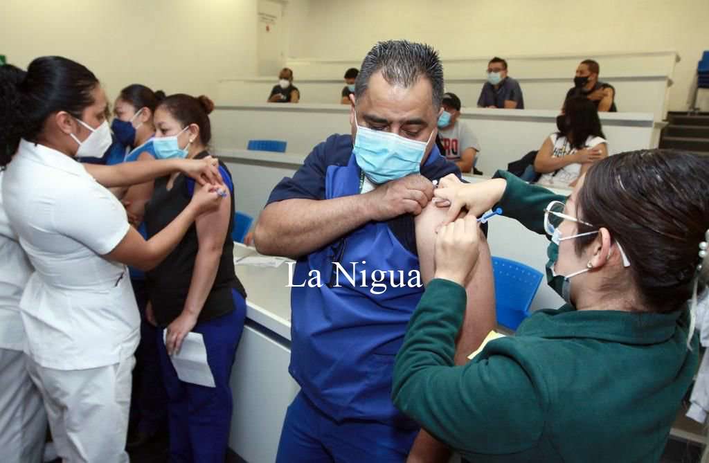 IMSS y SNTSS coordinan esfuerzos para reforzar la vacunación para personal de salud que atiende COVID-19 2 img 20220421 wa00483097428220549108741