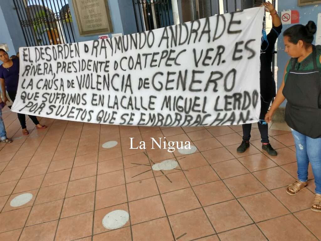 Se manifiestan ambulantes por violencia de género 1 img 20220421 wa00533399385671313629093