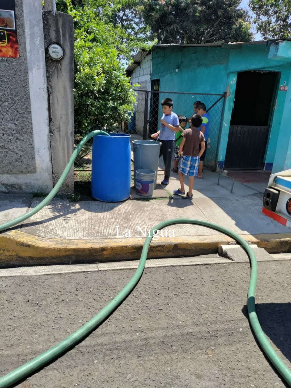 Por estiaje distribuye CASF agua en pipas para colonias y comunidades que lo requieran 2 img 20220425 wa00741228927349484148468