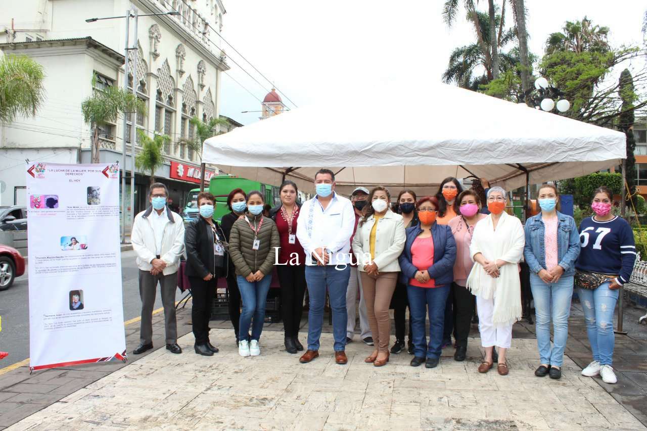 Mujeres emprendedoras muestran sus artesanías 3 img 20220426 wa00264243024487954961618
