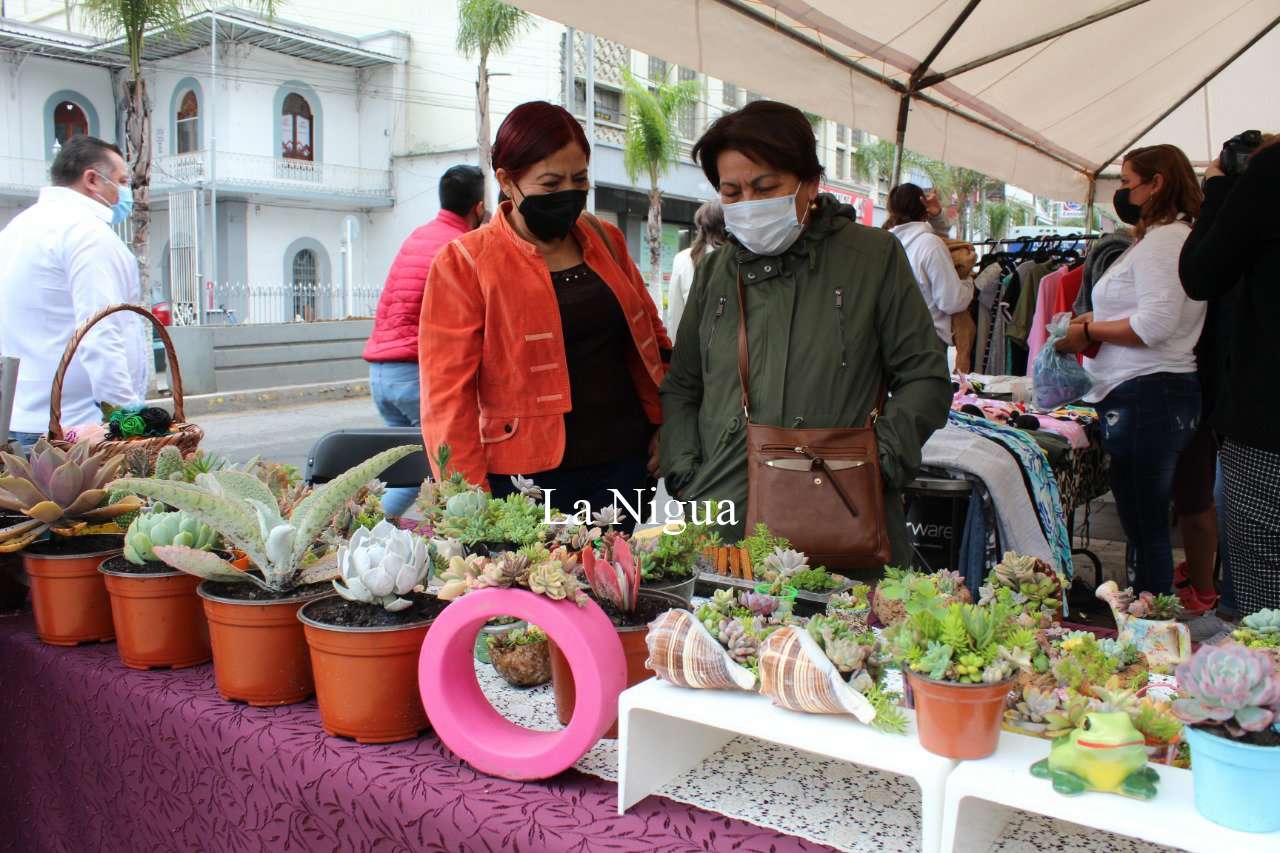 Mujeres emprendedoras muestran sus artesanías 1 img 20220426 wa00287904150179015870005