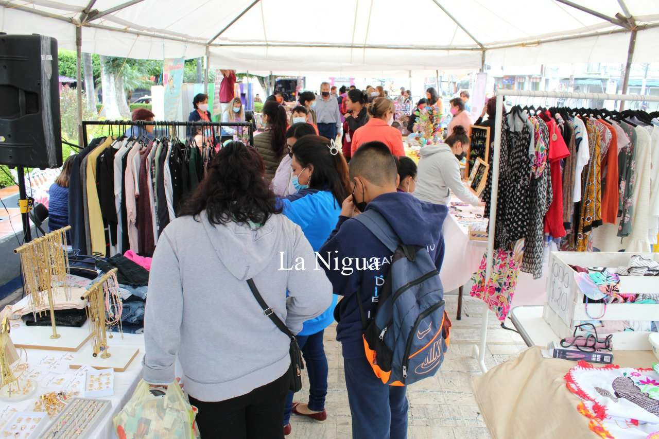 Mujeres emprendedoras muestran sus artesanías 6 img 20220426 wa00298315186618020823187
