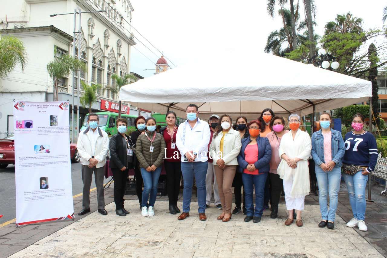 Mujeres emprendedoras muestran sus artesanías 4 img 20220426 wa00313313909129628411953