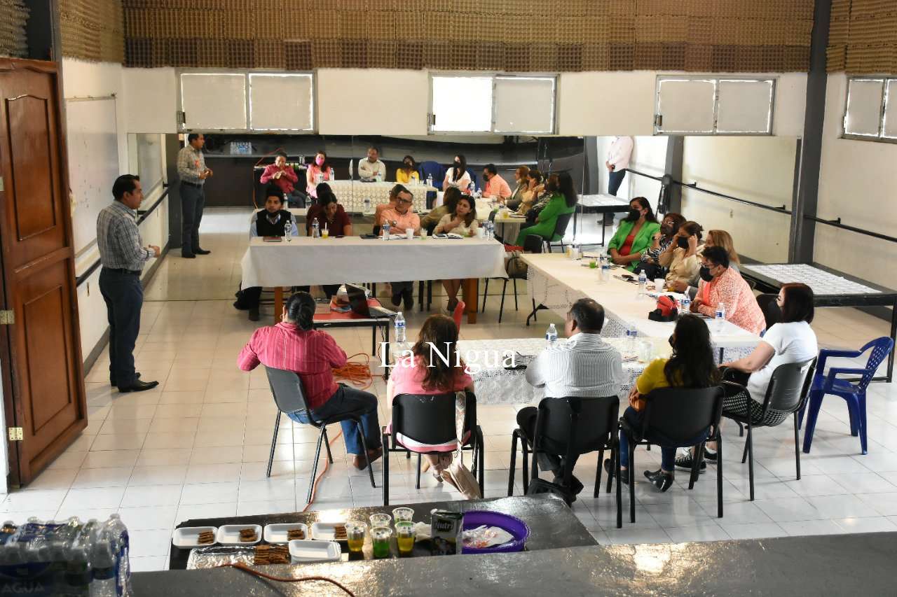 Busca Ayuntamiento trato directo con escuelas del municipio 2 img 20220426 wa00442866653745337213931