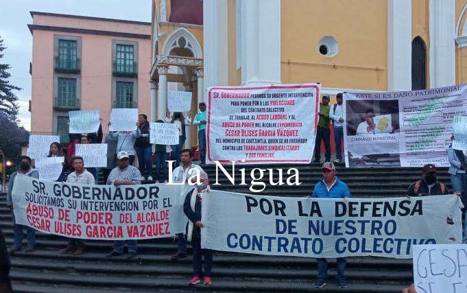 Se manifiestan integrantes del Sindicato Mártires de Río Blanco contra alcalde de Coatzintla por despidos injustificados 3 img 20220428 wa00031046759898321810744