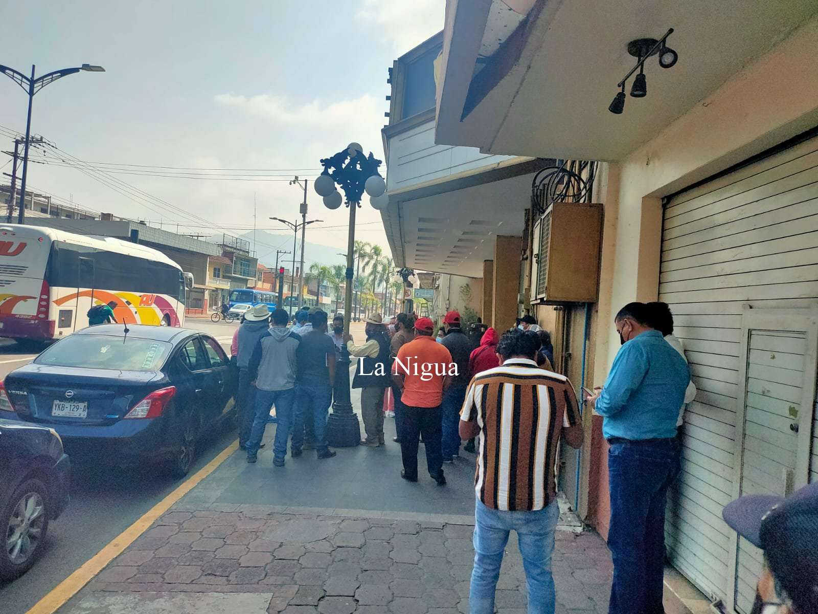 Piden artesanos que no se muevan paradas de AU de circunvalación en Orizaba 2 img 20220430 wa00134133523318319902842