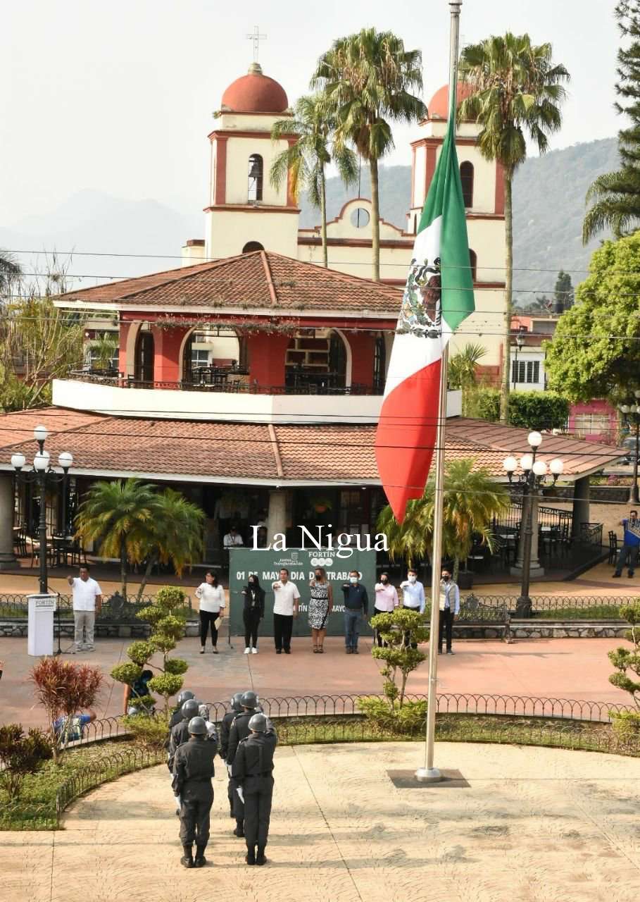 Conmemoran con acto cívico Día del Trabajo 4 img 20220501 wa00338173999824895482880