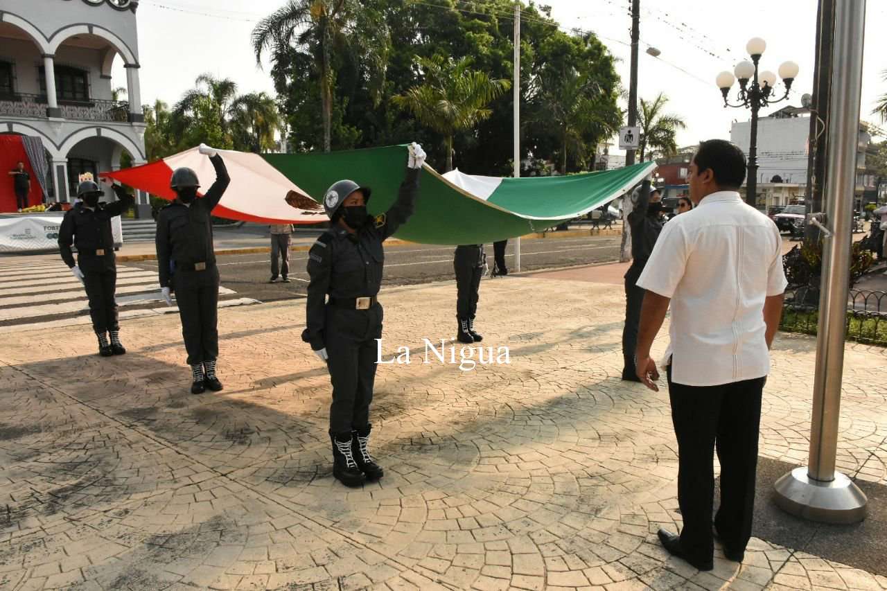 Conmemoran con acto cívico Día del Trabajo 3 img 20220501 wa00348729190331376169295