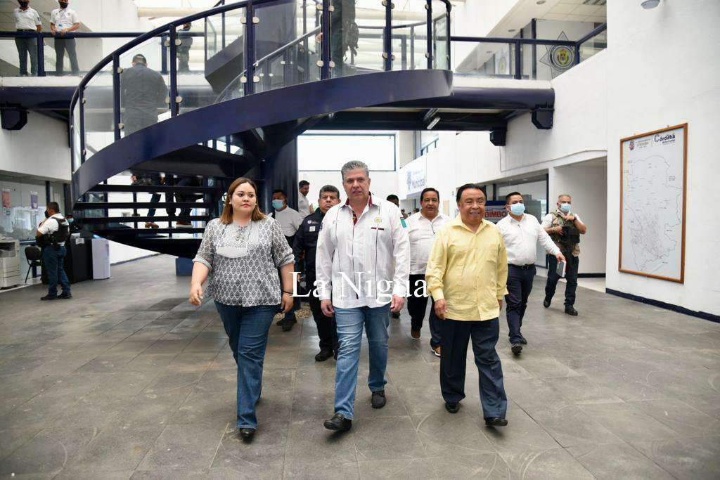 Firma Presidente y Secretario de SSP convenio de coordinación para seguridad de Córdoba 3 img 20220503 wa00659393255599130770