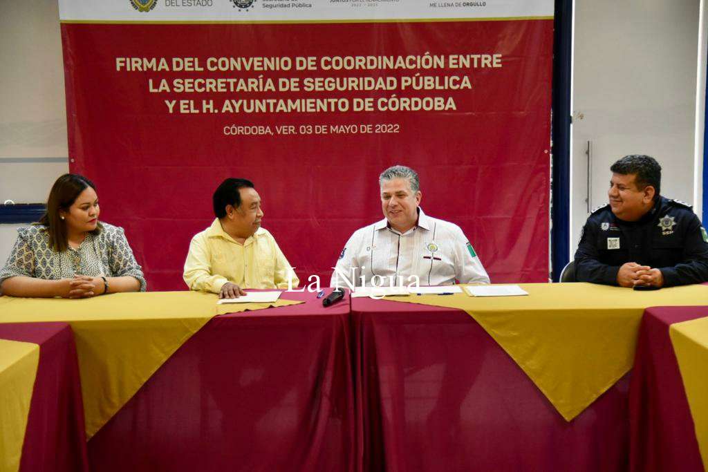 Firma Presidente y Secretario de SSP convenio de coordinación para seguridad de Córdoba 9 img 20220503 wa0068341654836380268524