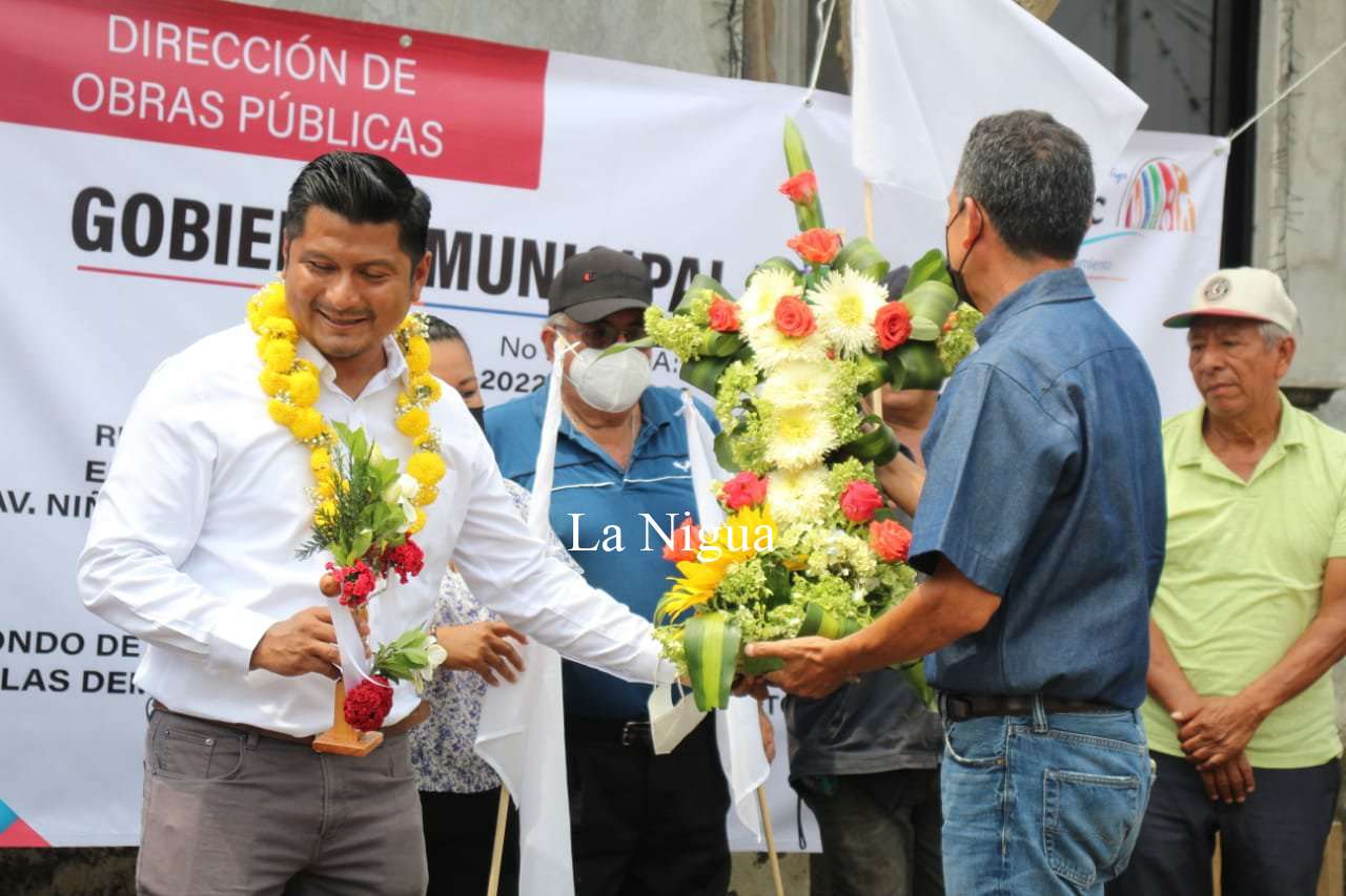 Alcalde de Atoyac da banderazo de primera obra de administración 2022-2025 1 img 20220503 wa0090156280013640080646