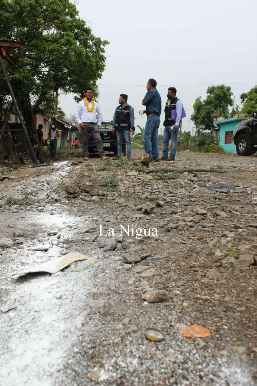 Alcalde de Atoyac da banderazo de primera obra de administración 2022-2025 3 img 20220503 wa00924457334822123947370