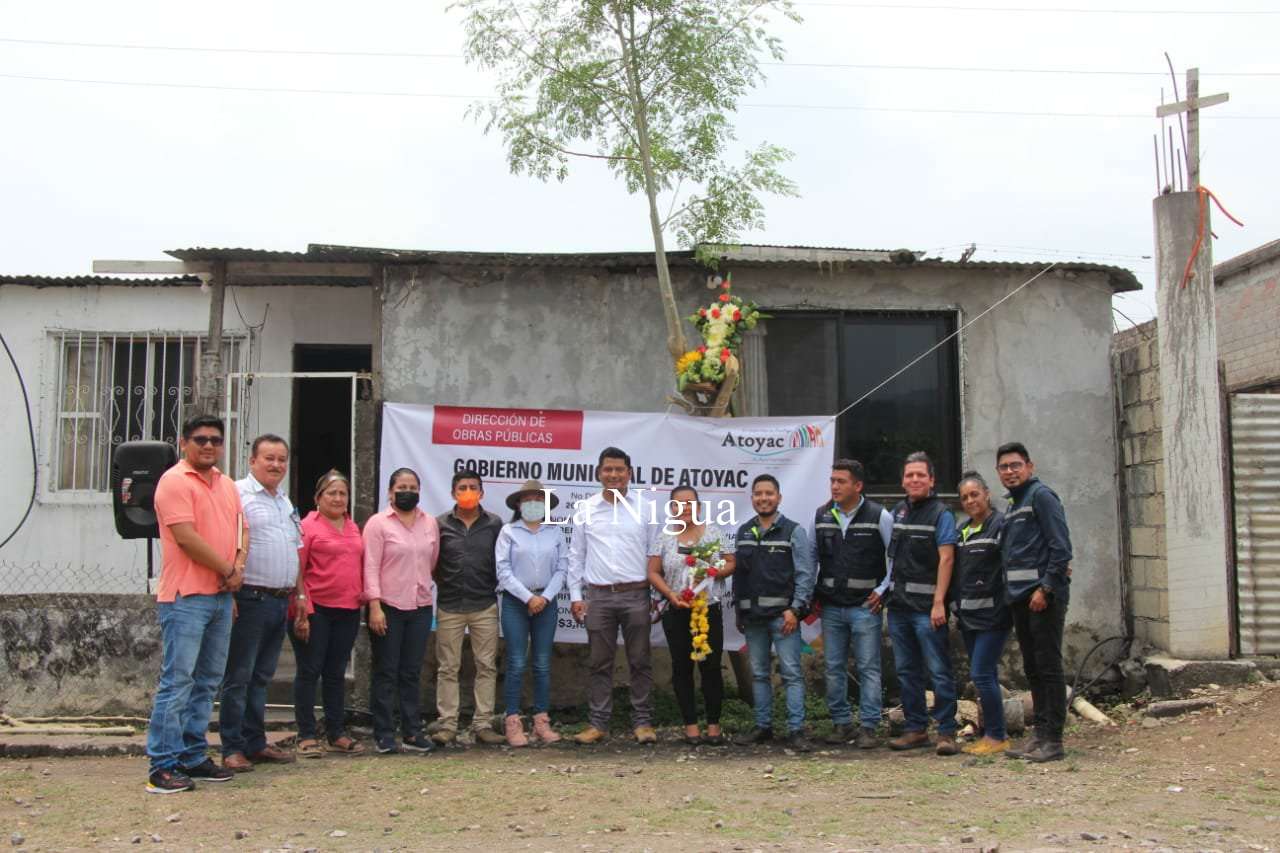 Alcalde de Atoyac da banderazo de primera obra de administración 2022-2025 4 img 20220503 wa00976135330753392890178