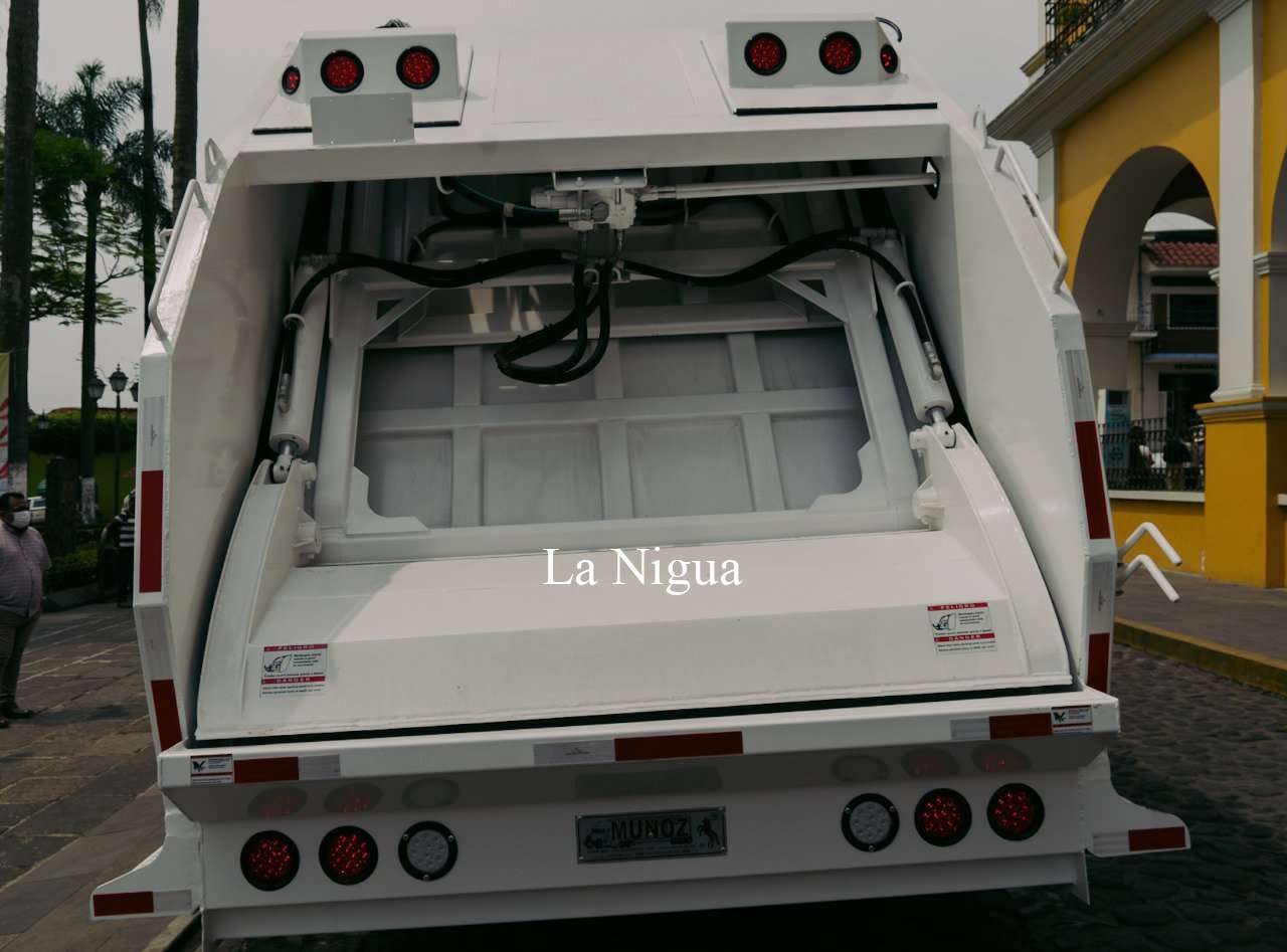 AQUIERE COSCOMATEPEC NUEVO CAMIÒN COMPACTADOR DE BASURA 4 img 20220503 wa01609050850385867659166