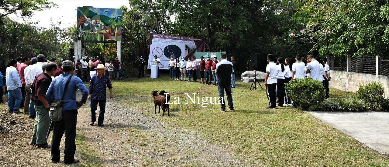 Mejorarán acceso escolar en Coapichapa y luminarias en Villa Libertad 4 img 20220503 wa0179398683987465449059