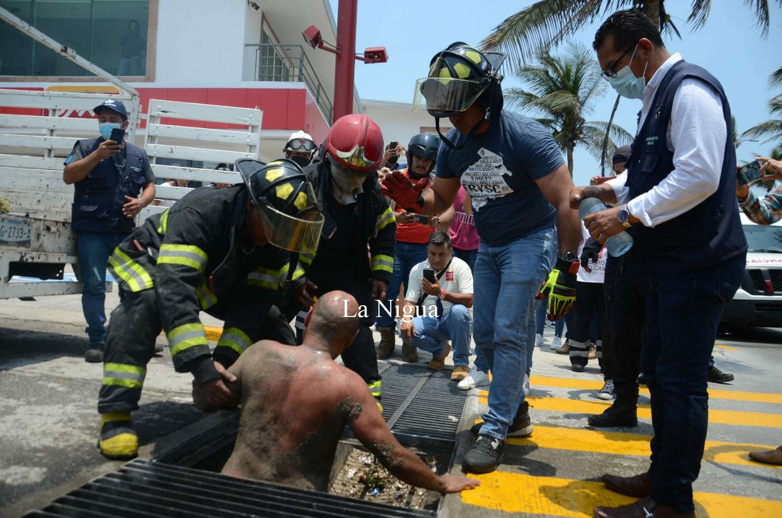 Queda atrapado en alcantarilla 13 img 20220505 wa00755032770747027943381