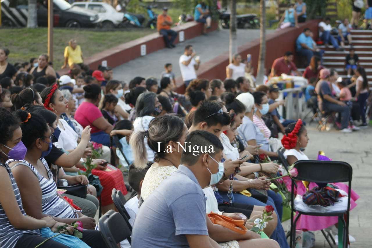 Con premios y sorpresas festejan DIF y Ayuntamiento de Atoyac a mamás del municipio 8 img 20220510 wa00555014970295226077087