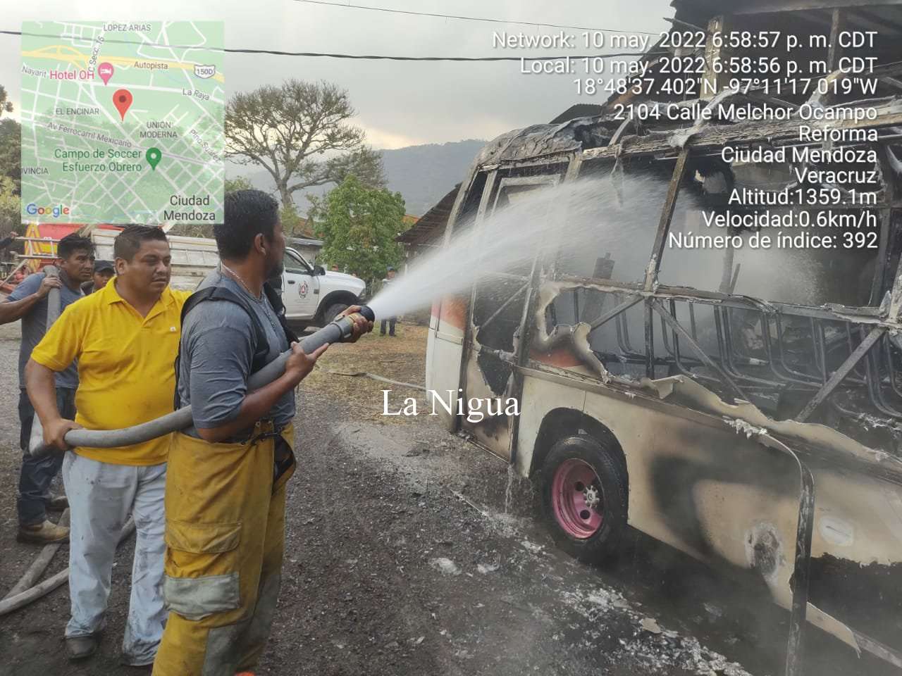 Se incendia minibús. 9 img 20220511 wa0008174684614673529161
