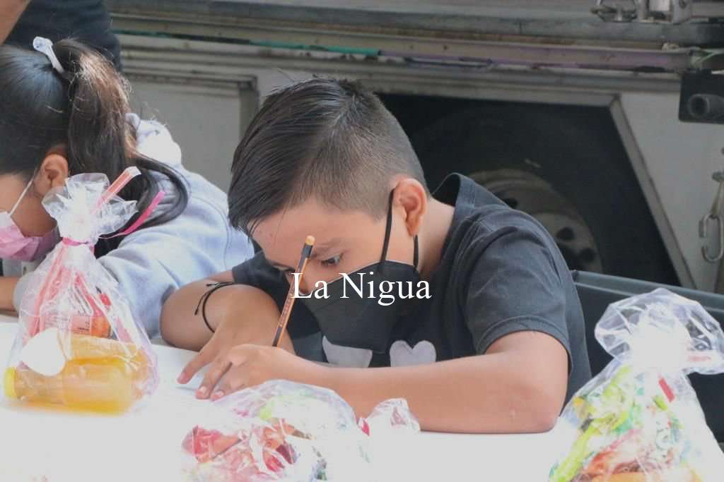 PRESENTAN LIBROBUS EN IXTACZOQUITLÁN EN CONJUNTO CON EL FONDO DE CULTURA ECONÓMICA Y LA COORDINACIÓN DE EDUCACIÓN 3 img 20220511 wa00755777517440877373930