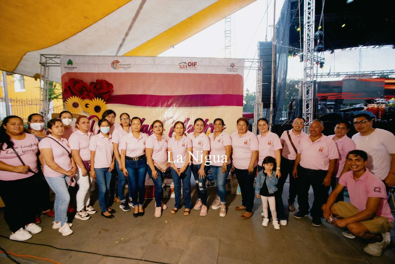 FESTEJAN A LAS MAMÁS DE COSCOMATEPEC 1 img 20220512 wa00254785358567631073711