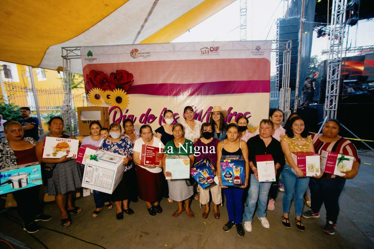 FESTEJAN A LAS MAMÁS DE COSCOMATEPEC 2 img 20220512 wa00263546722839423905338