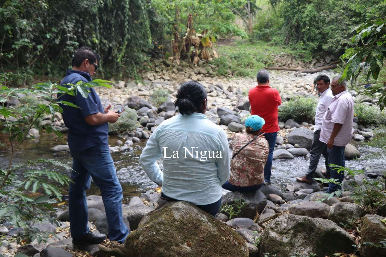 Recorren ambientalistas y autoridades municipales zonas del río Atoyac para hacer un diagnóstico 2 img 20220512 wa00332320836880199750231