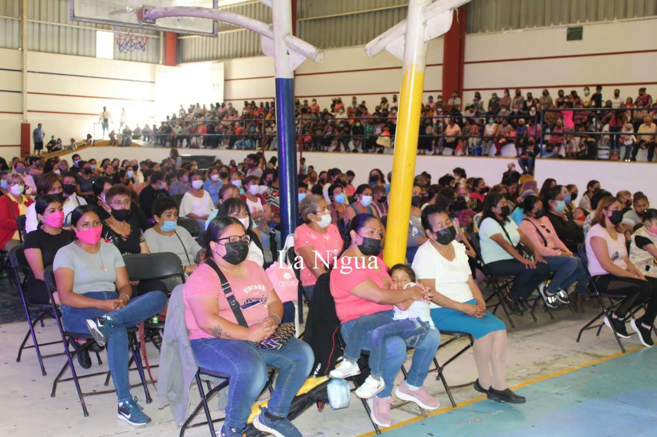 Festejan Ayuntamiento y DIF a las madres 3 img 20220512 wa01011187434699856151165