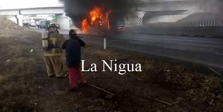 Se incendia ADO tras ser impactado por camioneta. 3 img 20220512 wa01171426942164815551608