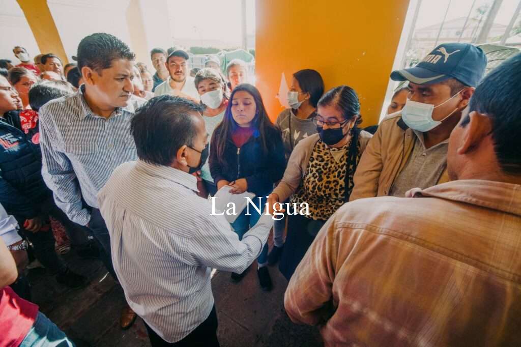 ATIENDEN PROBLEMA DE AGUA EN XALATLACO