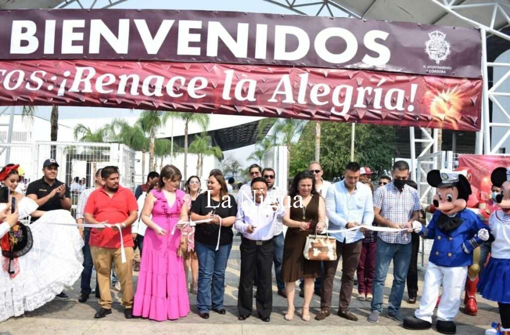 Inaugura Presidente Juan Martínez Feria “Renace la Alegría”