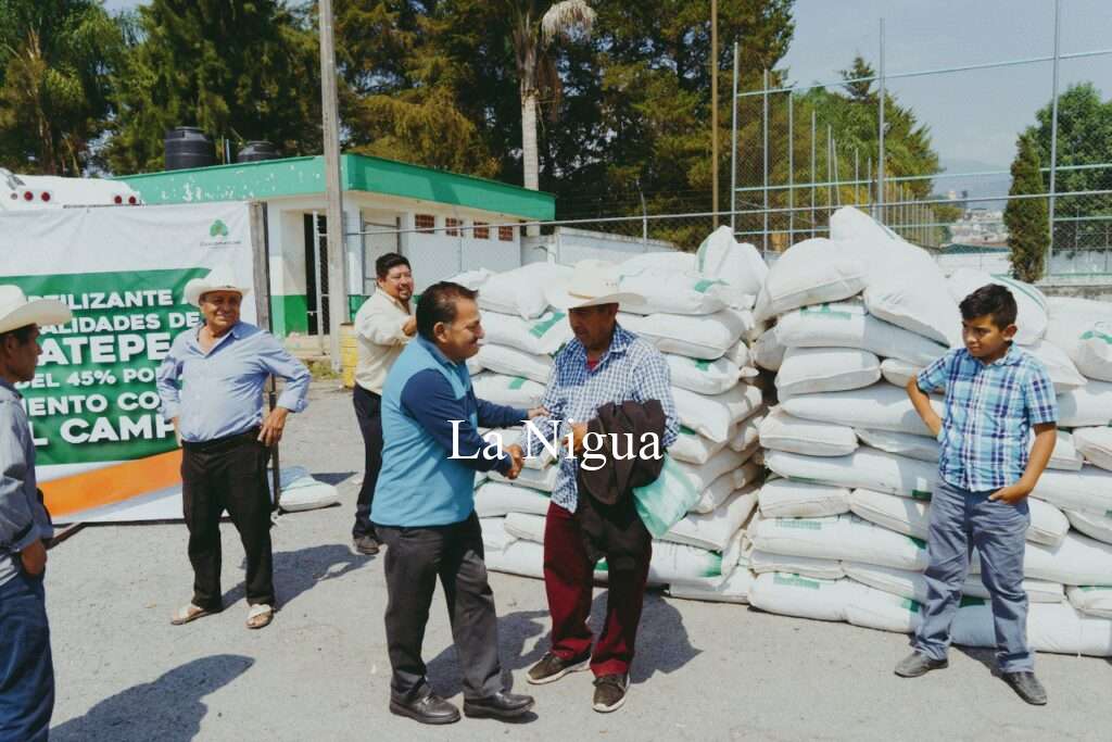 ENTREGAN FERTILIZANTE A PRODUCTORES DE COSCOMATEPEC