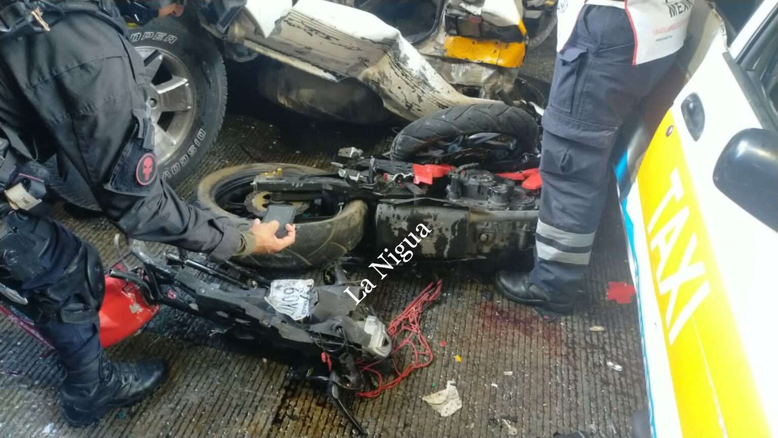 Carambola vehícular deja cinco personas lesionadas, una de ellas prensada