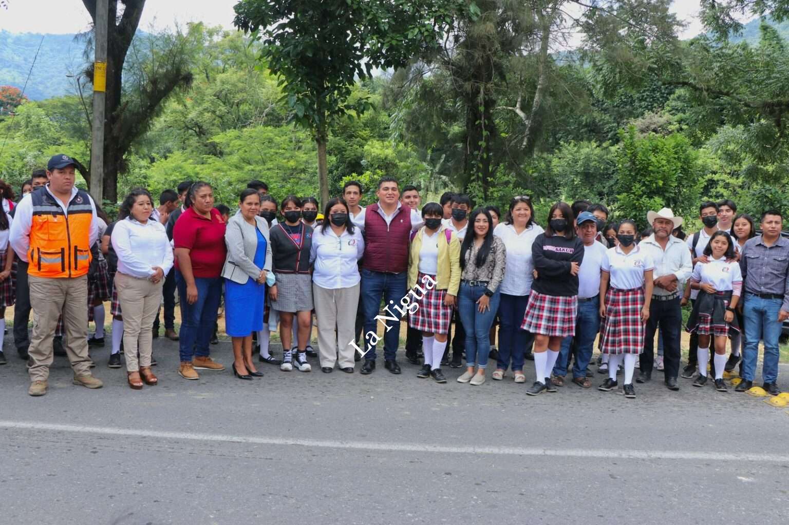 DAN BANDERAZO DE INICIO DE OBRA EN BENEFICIO DE LOS ESTUDIANTES ZOQUITECOS.