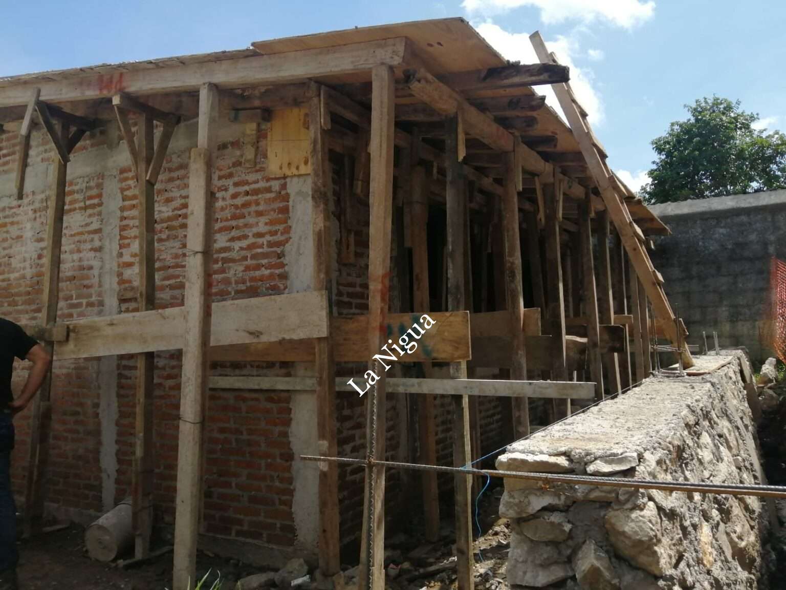 Supervisan autoridades municipales construcción de obras de infraestructura educativa
