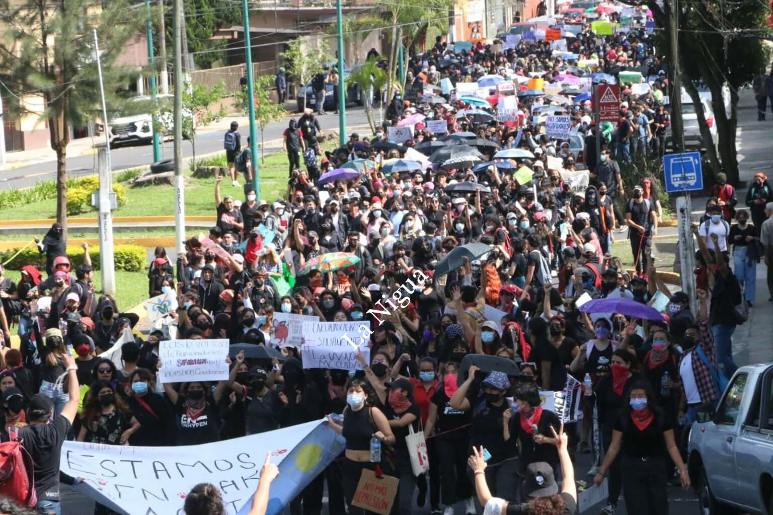 Marchan alumnos de las facultades de la UV